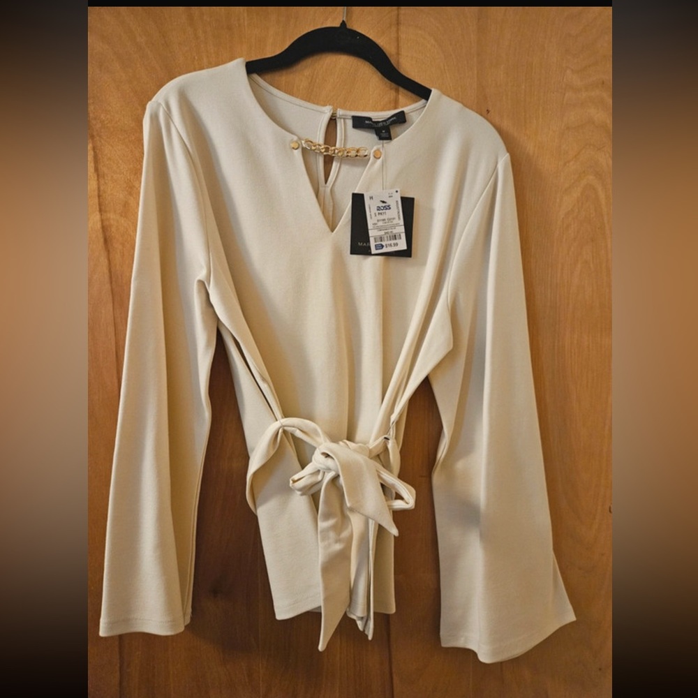 Andrew Marc Cream Long-Sleeve Tie-Waist Top with Gold Chain